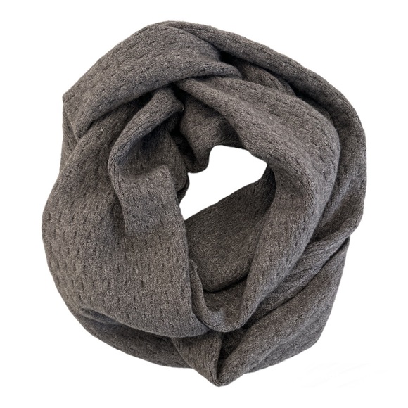 NWOT | Echo New York | Grey Patterned Knit Scarf - Picture 1 of 16